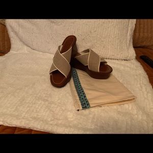 Tory Burch Tan sandals, size 9